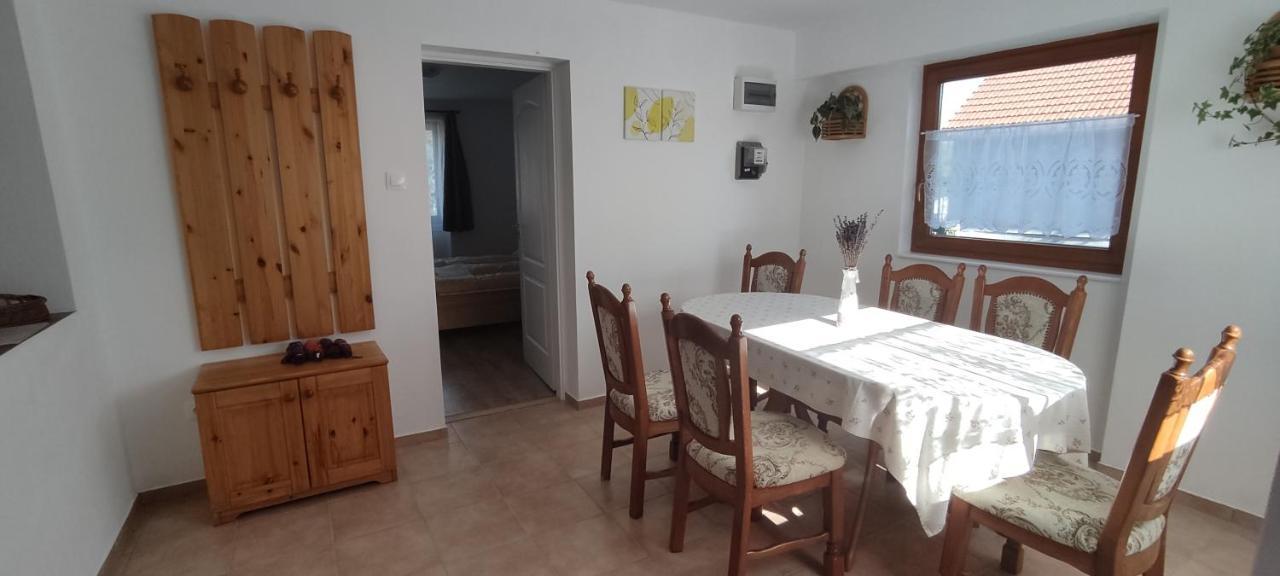 Villa Andrea Vendeghaz à Egerszolat Extérieur photo
